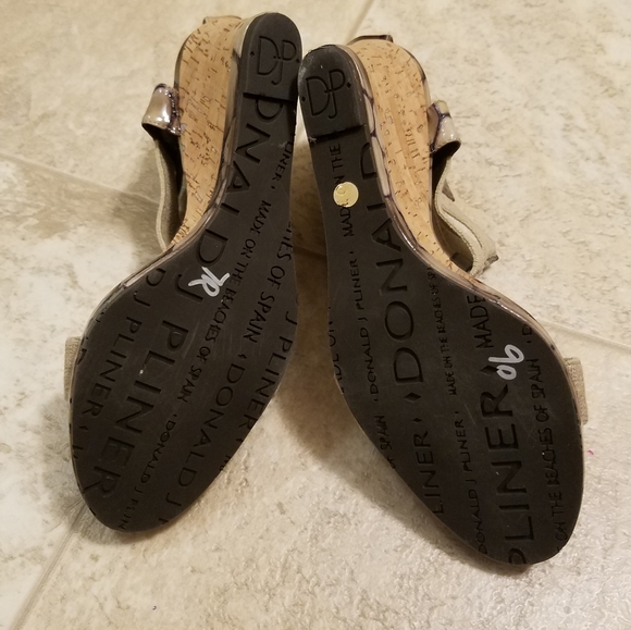 Donald J. Pliner taupe tortoise cork wedges - Picture 5 of 6